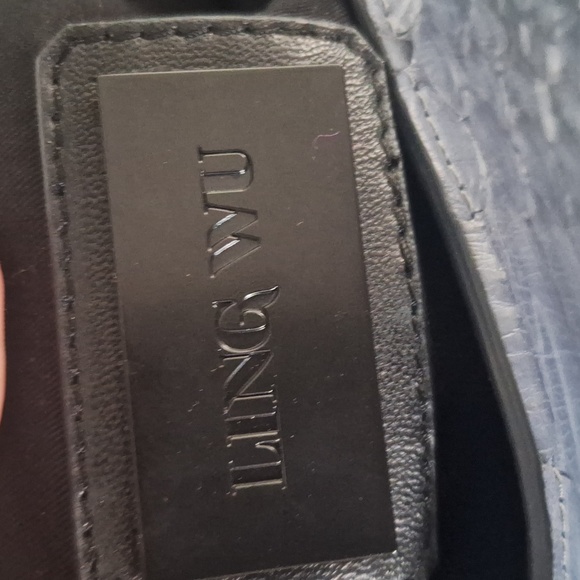 Ling Wu Cross Shoulder Tote - Picture 3 of 8